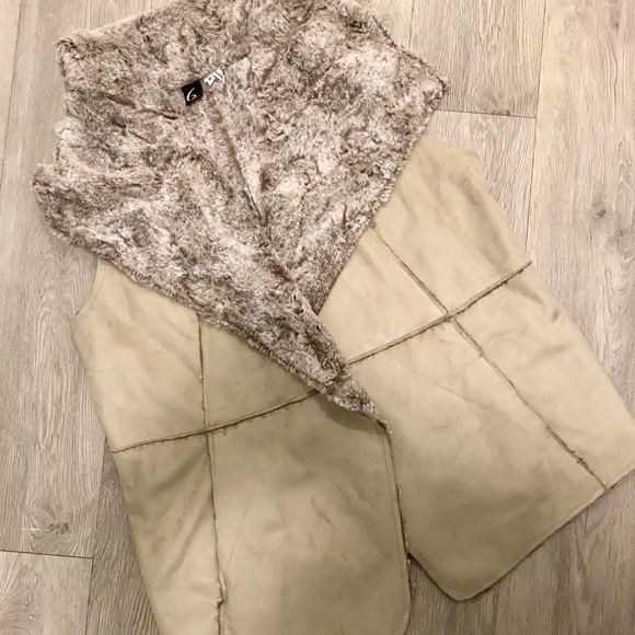 Faux Fur Vest - Picture 1 of 4